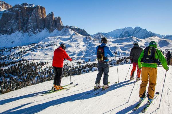 Ski de Sella Ronde in Italie en verblijf in Hotel Sella Ronda. Met de Winterliner reis je hier gemakkelijk naar toe.