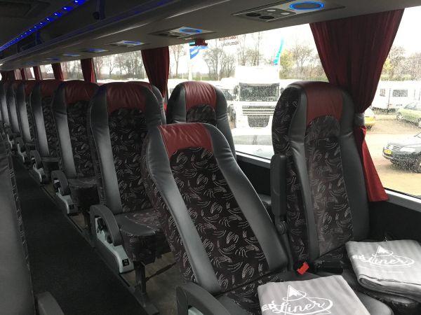 Reis in een luxe Royal Class touringcar naar de wintersport en start uitgerust aan jouw wintersportvakantie.